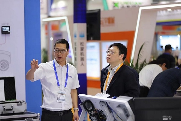 The third-generation controller developed by SonnePower was unveiled at the Changsha International Construction Machinery Exhibition