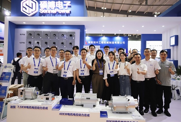 The third-generation controller developed by SonnePower was unveiled at the Changsha International Construction Machinery Exhibition